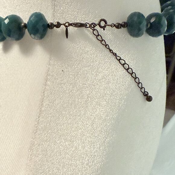 VTG Avon Chunky Beaded Necklace Deep Teal Color 20-22" Classic 50s Tradwife Blue - Picture 3 of 5
